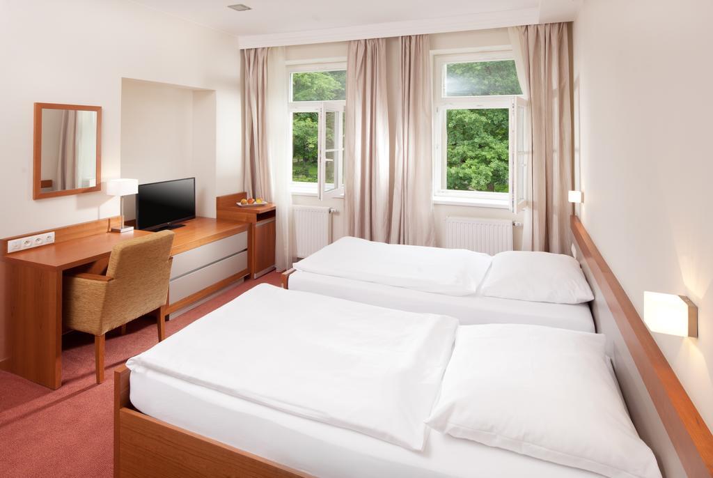 Hotel Reza Frantiskovy Lazne Exterior photo